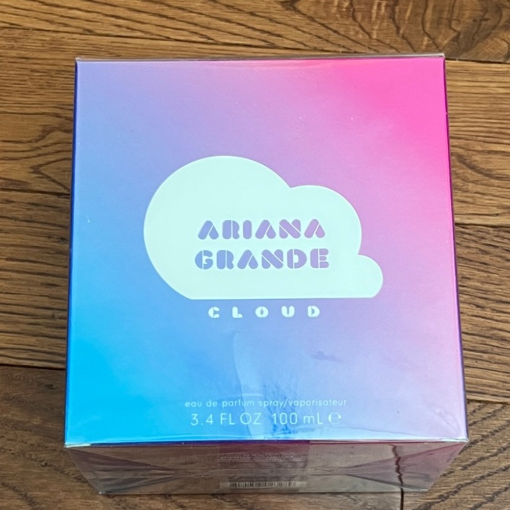 Ariana Grande Cloud empty Perfume Box in Pink and Blue